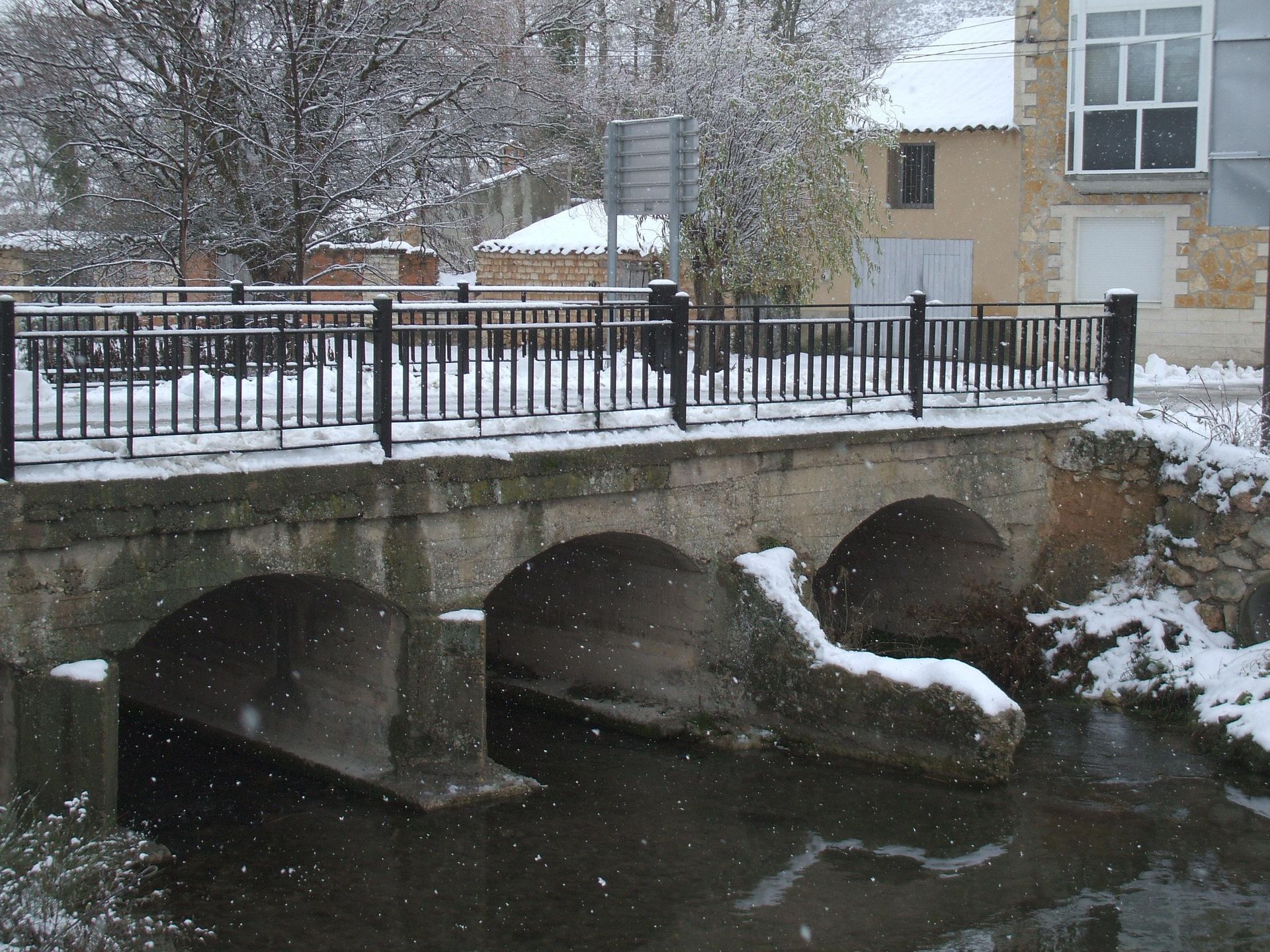 A las 13 horas y 15 minutos ha dejado de nevar, de momento.